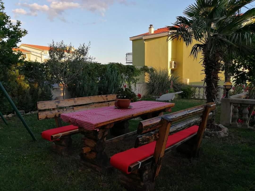 Apartmani Bosko Baraban Dugi Rat Esterno foto